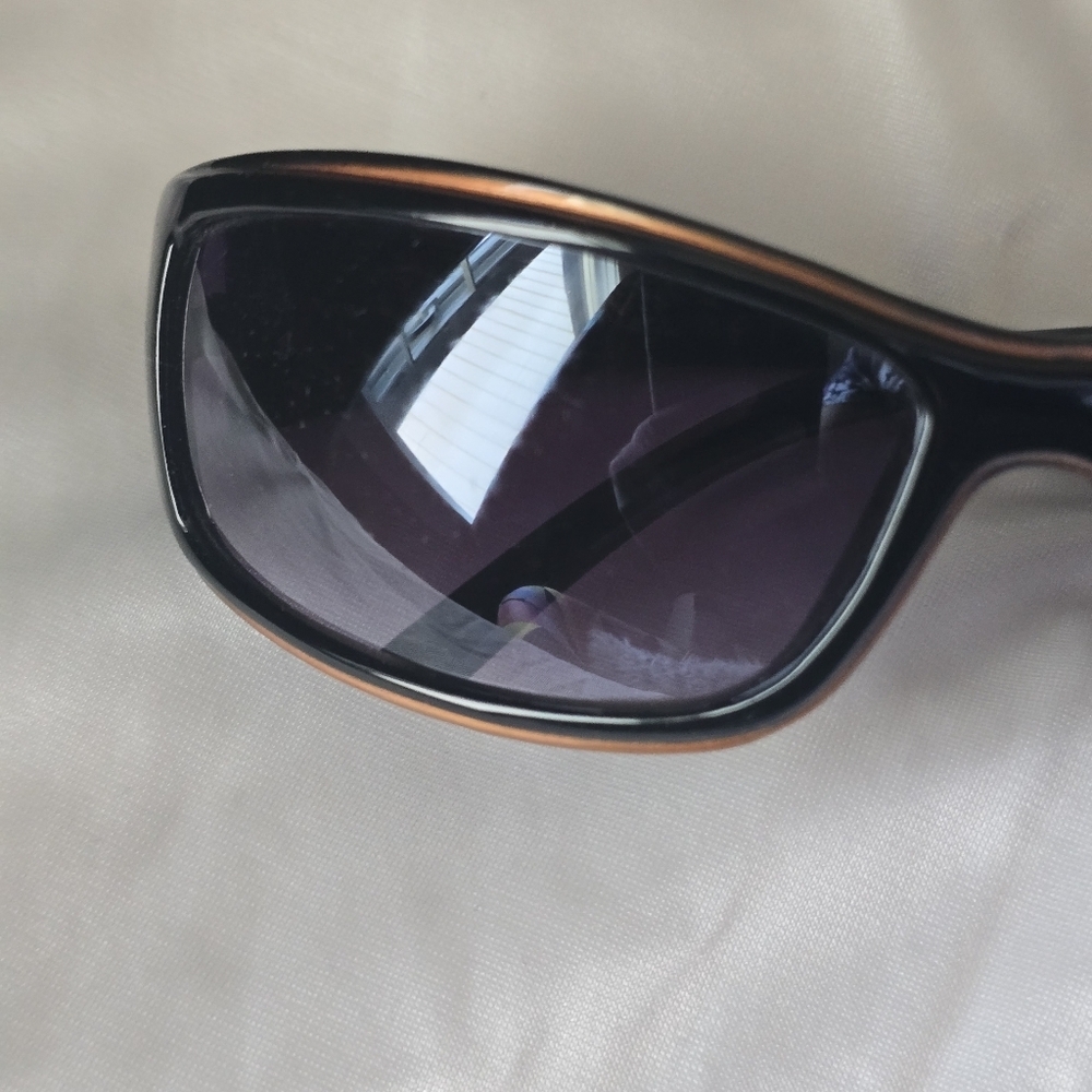 Vintage 90s Gucci rectangular sunglasses color black with gold embellishment - Picture 7 of 9
